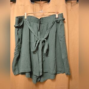 New City Chic size 22 dark green shorts with tie belt